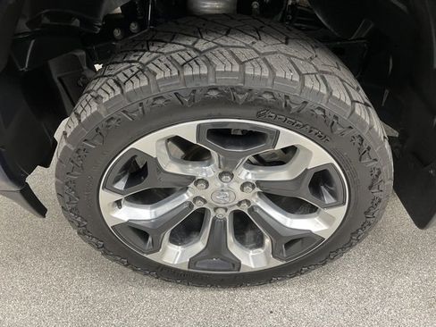 Used 2022 RAM 1500 Limited w/ Body-Colour Bumper Group image 18