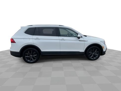 Used 2023 Volkswagen Tiguan SE w/ Panoramic Sunroof Package image 9