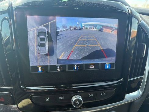 Used 2023 Chevrolet Traverse RS image 13