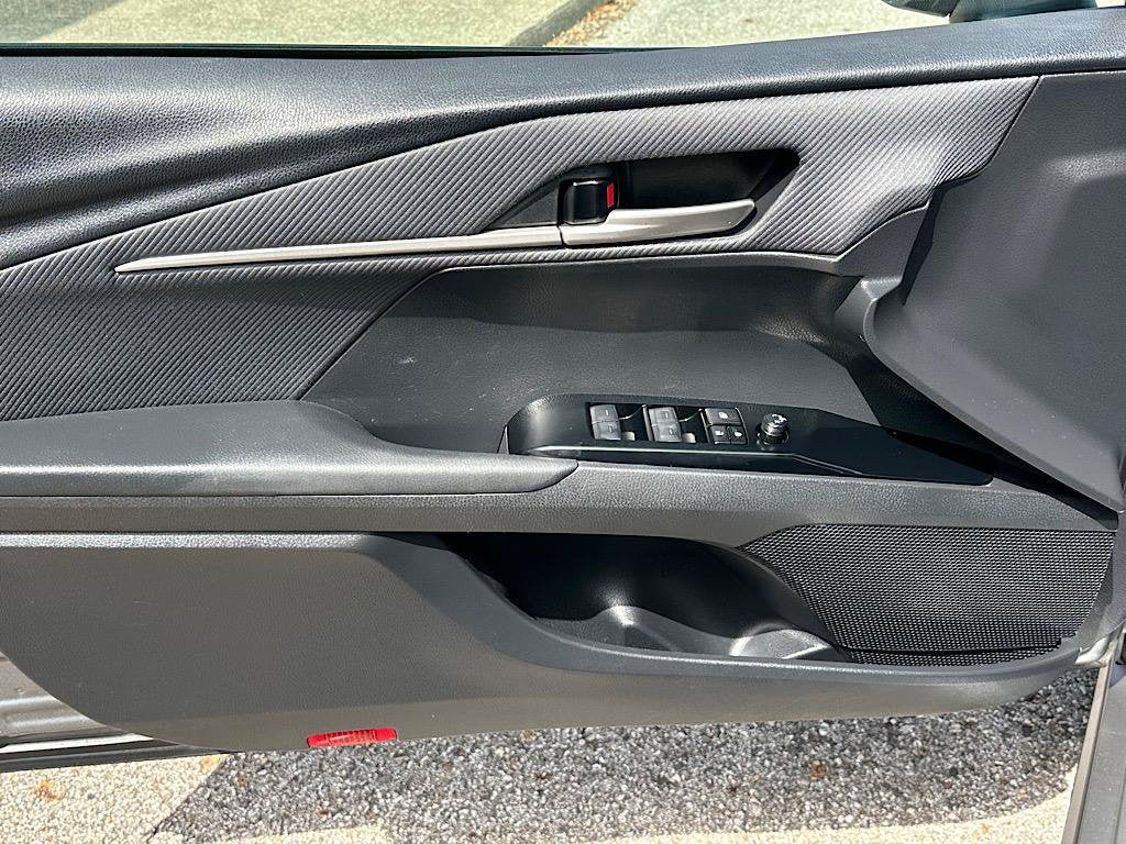 Used 2025 Toyota Camry SE FWD image 15