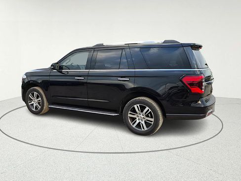 Used 2023 Ford Expedition Limited image 3