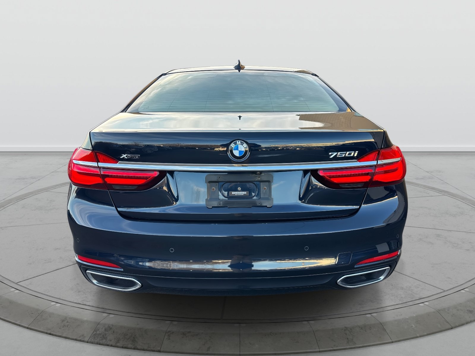 Used 2018 BMW 750i xDrive AWD/4WD image 4