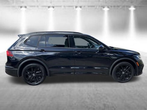 Certified 2022 Volkswagen Tiguan SE R-Line FWD image 7