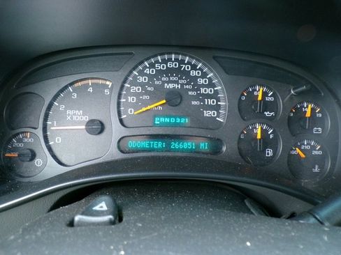 Used 2003 Chevrolet Silverado 2500 LS w/ Skid Plate Package image 16