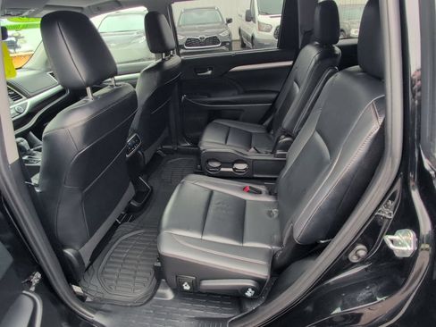 Used 2019 Toyota Highlander XLE AWD/4WD image 15