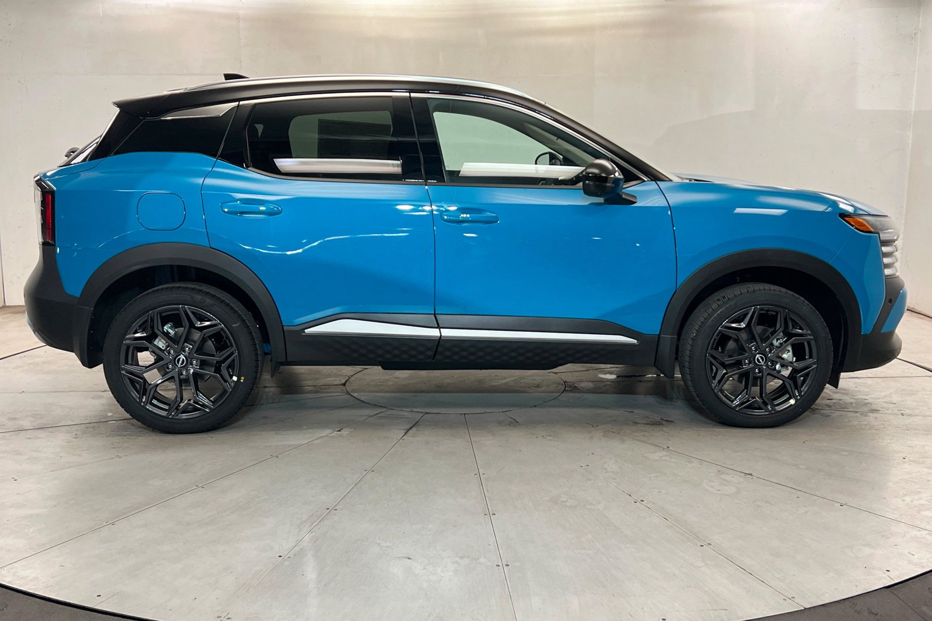New 2026 Nissan Kicks SR FWD image 6