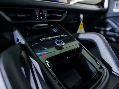 New 2026 Porsche Cayenne Coupe AWD/4WD image 19