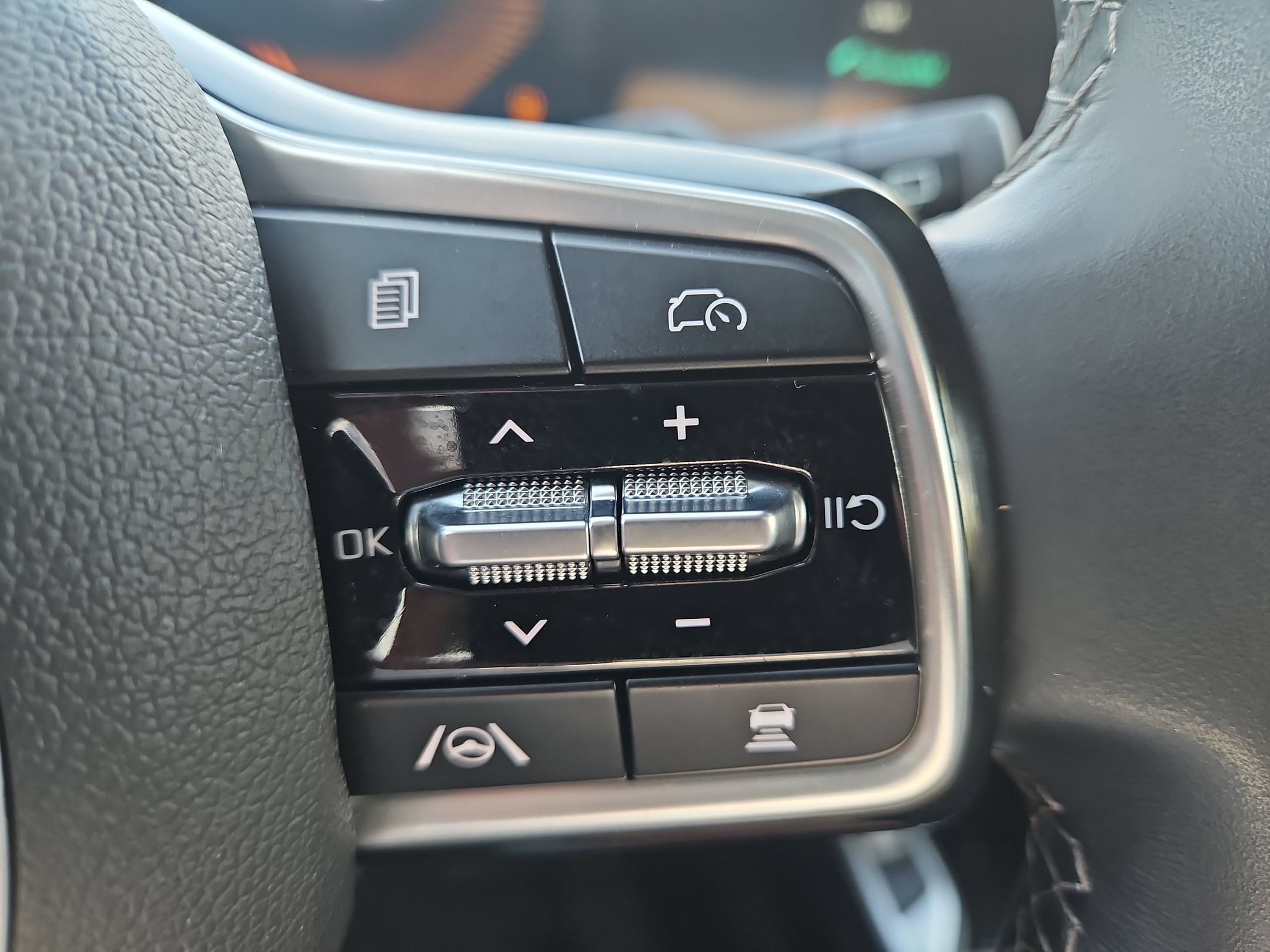 Used 2025 Kia Sorento EX w/ Panoramic Sunroof Package FWD image 29