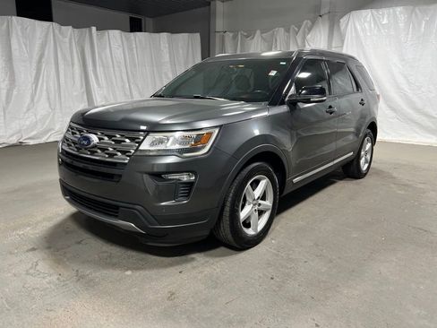 Used 2018 Ford Explorer XLT w/ Equipment Group 202A image 3