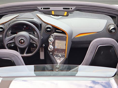 Used 2022 McLaren 720S Spider image 13