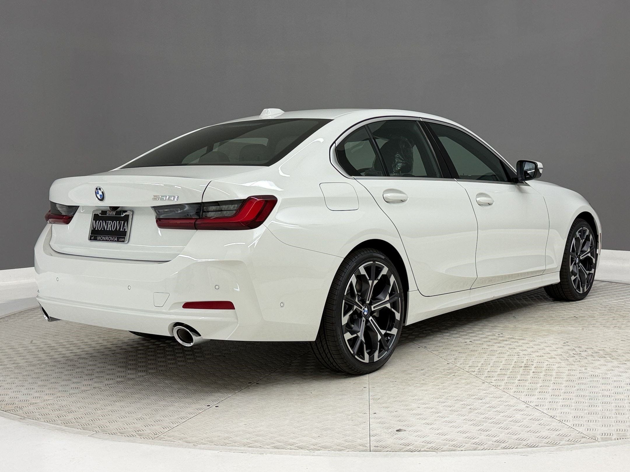 New 2026 BMW 330i Sedan w/ Convenience Package RWD image 9