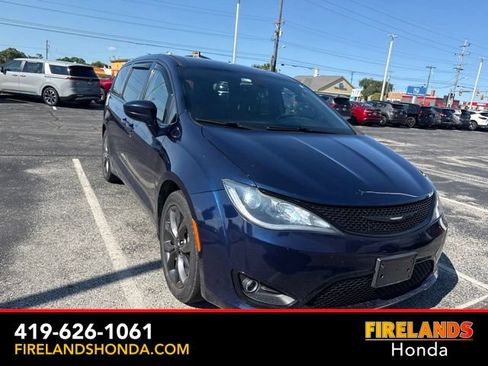 Used 2019 Chrysler Pacifica Touring Plus w/ S Appearance Package FWD image 3