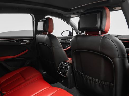 Certified 2019 Porsche Macan AWD/4WD image 24