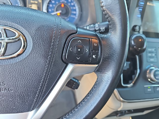 Used 2016 Toyota Sienna XLE FWD image 14