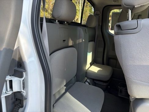 Used 2007 Nissan Frontier XE w/ Preferred Pkg image 29