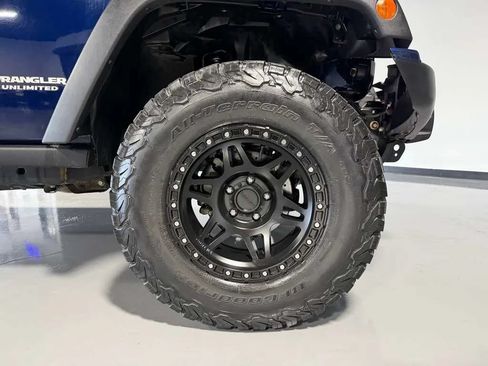 Used 2013 Jeep Wrangler Unlimited Rubicon w/ Connectivity Group AWD/4WD image 9