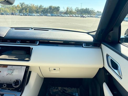 Used 2022 Land Rover Range Rover Velar R-Dynamic S image 18