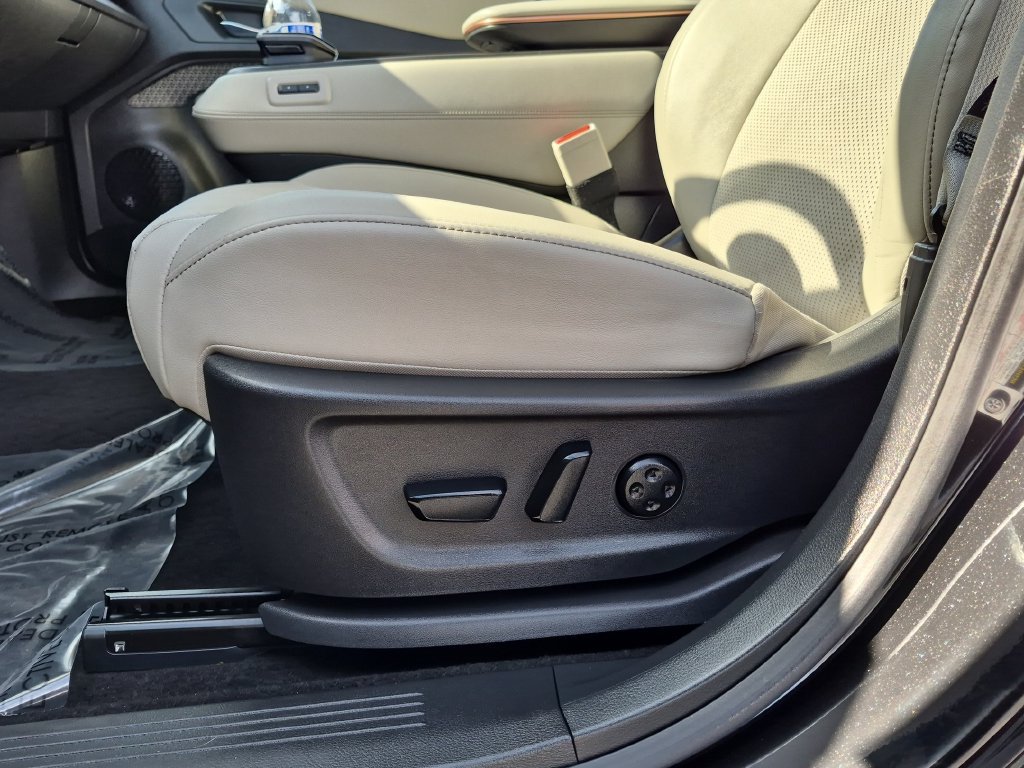 Used 2024 Nissan Ariya FWD image 13