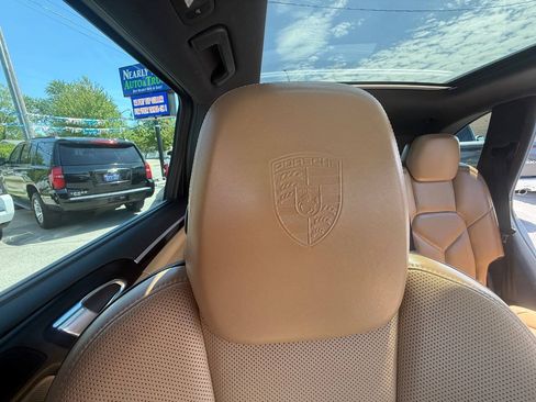 Used 2017 Porsche Cayenne AWD/4WD image 16