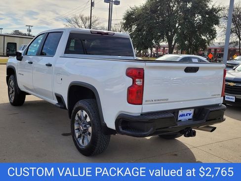 Used 2024 Chevrolet Silverado 2500 Custom w/ Custom Value Package image 3