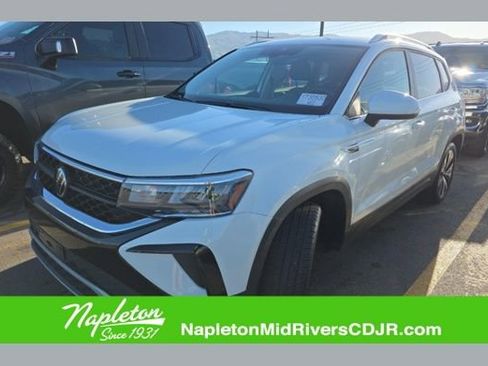 Used 2024 Volkswagen Taos SE FWD image 1