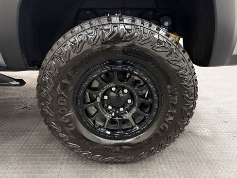 Used 2024 GMC Canyon AT4X w/ AT4X AEV Edition image 10