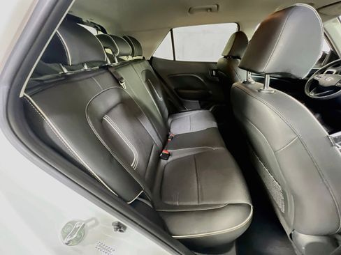 Used 2023 Hyundai Venue Limited FWD image 26