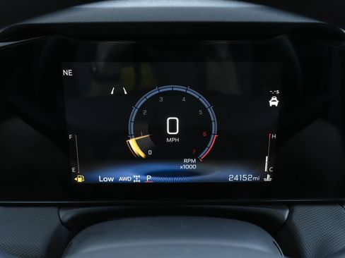 Used 2025 Chevrolet TrailBlazer LT AWD/4WD image 9