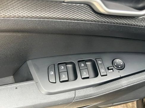 Used 2025 Kia Sportage LX FWD image 11