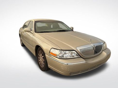 Used 2006 Lincoln Town Car Signature image 4