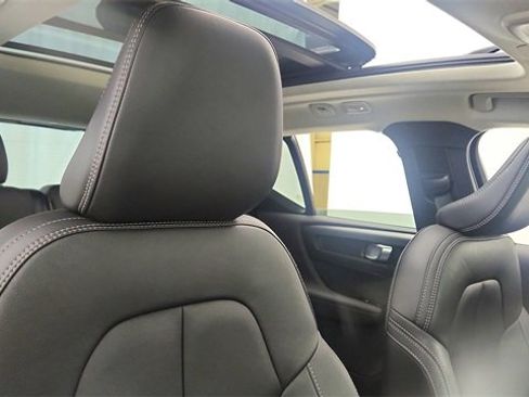 Used 2024 Volvo XC40 B5 Plus image 23