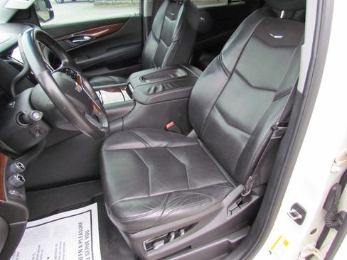 Used 2015 Cadillac Escalade Premium image 11