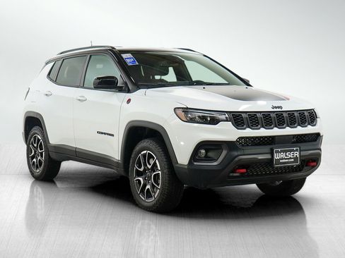 Used 2025 Jeep Compass Trailhawk AWD/4WD image 7
