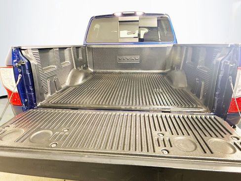 Used 2018 Nissan Titan SV w/ SV Convenience Package image 6