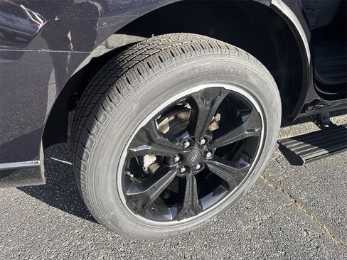 Used 2023 Ford Expedition Limited image 18