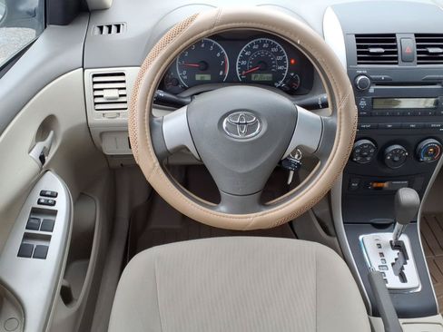 Used 2010 Toyota Corolla LE FWD image 5