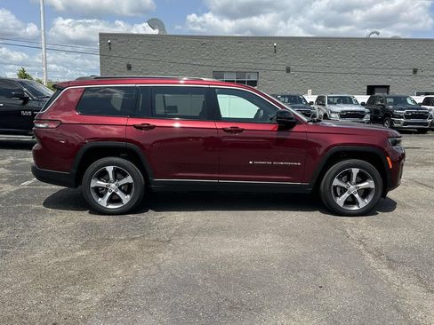 Used 2026 Jeep Grand Cherokee L Limited AWD/4WD image 2