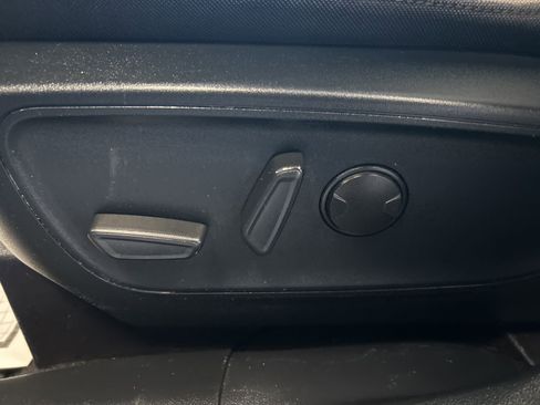 Used 2020 Ford Escape SE Sport image 16