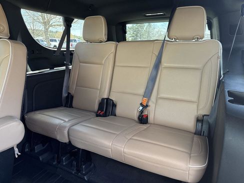 Used 2021 Chevrolet Suburban Premier w/ Premium Package image 15