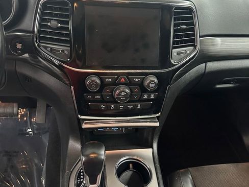 Used 2020 Jeep Grand Cherokee Altitude AWD/4WD image 16