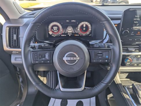 Used 2023 Nissan Pathfinder Platinum image 29