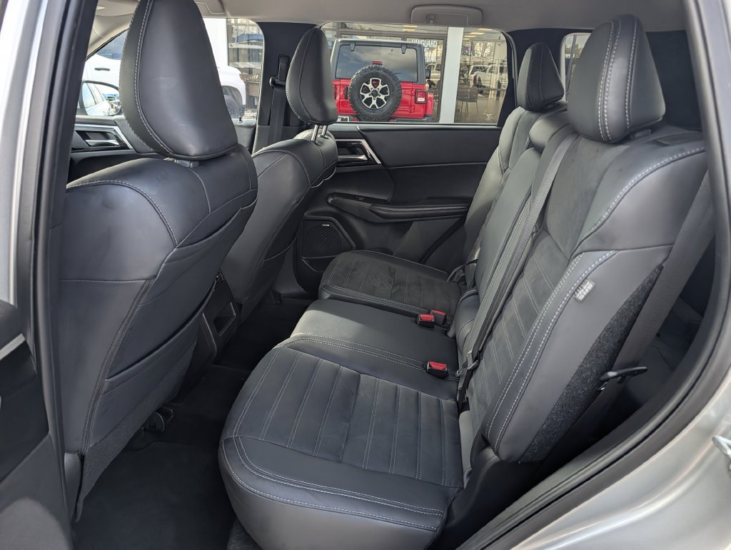 Used 2025 Mitsubishi Outlander SE AWD/4WD image 27