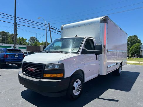 Used 2021 GMC Savana 3500 Extended w/ Power Convenience Package RWD image 2