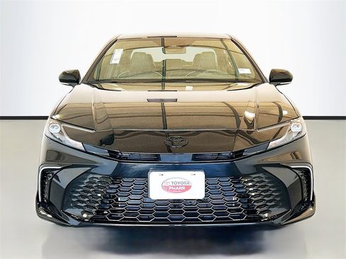 New 2026 Toyota Camry Hybrid image 2