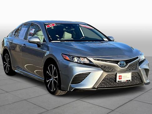 Certified 2019 Toyota Camry SE image 2
