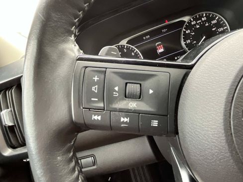Used 2023 Nissan Pathfinder SL w/ Black Appearance Package AWD/4WD image 32