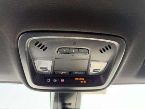 Certified 2023 Chevrolet Traverse LT FWD image 32