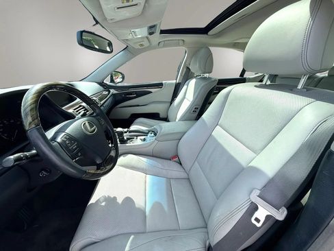 Used 2015 Lexus LS 460 w/ Comfort Package RWD image 12
