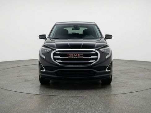 Used 2024 GMC Terrain SLE image 2