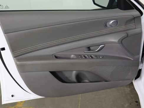 Used 2025 Hyundai Elantra SEL FWD image 19